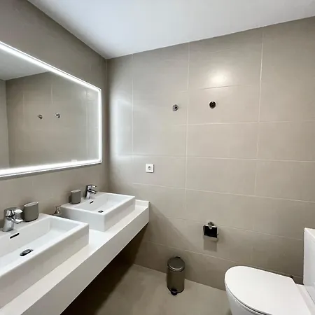Lejlighed Three Bedroom Vacation Paradise *