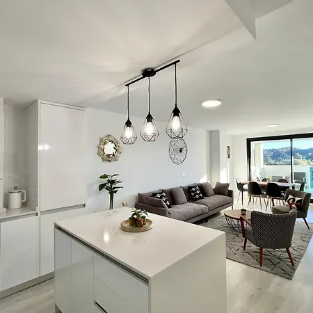 Apartment Three Bedroom Vacation Paradise Fuengirola
