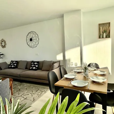 Apartment Three Bedroom Vacation Paradise